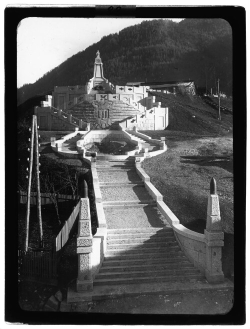 K. k. Standschützen-Bataillon Bezau, Aufgang zum Monument und Soldatenfriedhof Bondo