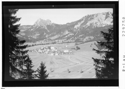 [Grän im Tannheimertal gegen Aggenstein und Lumberger Grat / Ausserfern / Tirol]