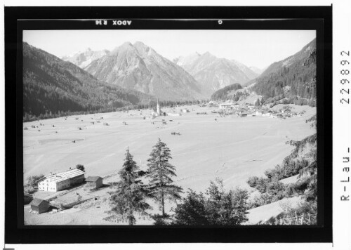 [Elbigenalp im Lechtal gegen Wetterspitze und Grießtalerspitze / Ausserfern / Tirol]