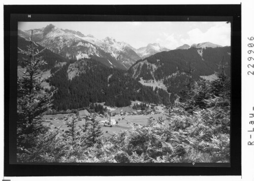 [Elbigenalp im Lechtal mit Blick ins Bernhardstal / Ausserfern / Tirol]