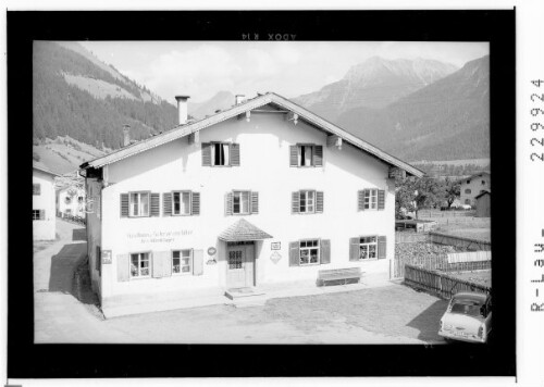 [Gasthaus zum Schwarzen Adler in Elbigenalp im Lechtal gegen Rotwand und Lichtspitze / Ausserfern / Tirol]