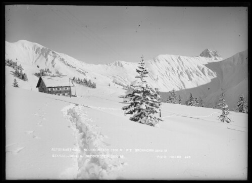 Alpengasthaus Neuhornbach 1700 M mit Grünhorn 2042 M Starzeljoch und Widderstein