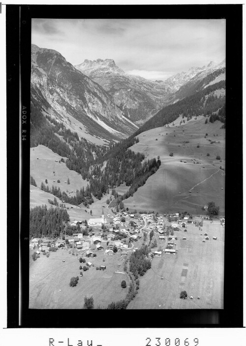 [Holzgau im Lechtal gegen Kratzer und Mädelejoch / Ausserfern Tirol]