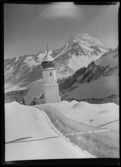 Kirche Damüls mit Zafernhorn