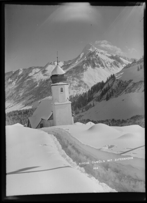 Kirche Damüls mit Zafernhorn