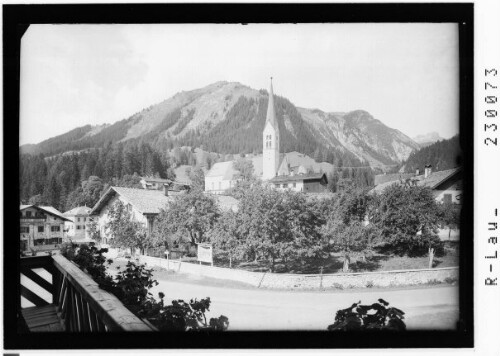 [Holzgau im Lechtal gegen Kratzer / Ausserfern / Tirol]