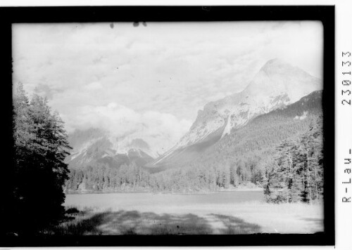 [Blick vom Weissensee im Fernpaßgebiet gegen das Wetterstein Gebirge und zur Sonnenspitze]