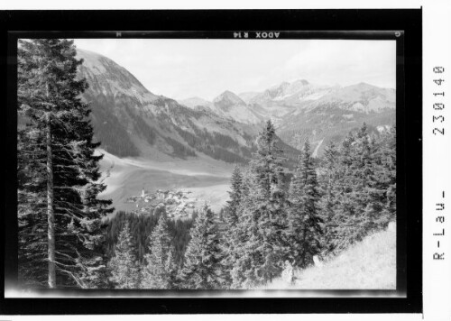 [Blick auf Berwang mit Hönig und Liegfeistgruppe / Ausserfern Tirol]