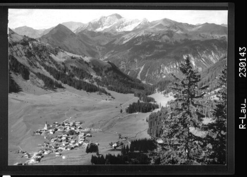 [Blick auf Berwang mit Liegfeistgruppe / Ausserfern / Tirol]