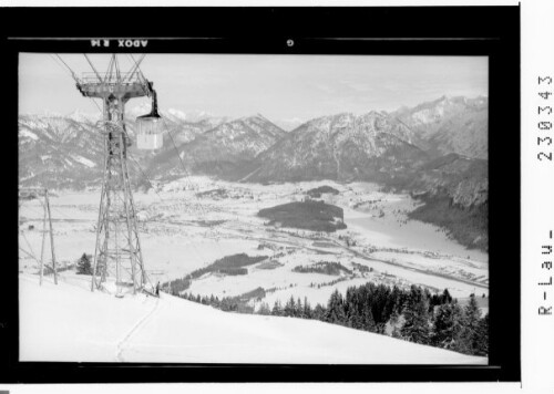[Hahnenkammbahn ob Reutte im Ausserfern gegen Geierköpfe und Zugspitze / Tirol]
