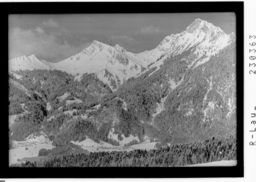 [Holz und Winkl bei Reutte im Ausserfern mit Schneidspitze und Gehrenspitze / Tirol]