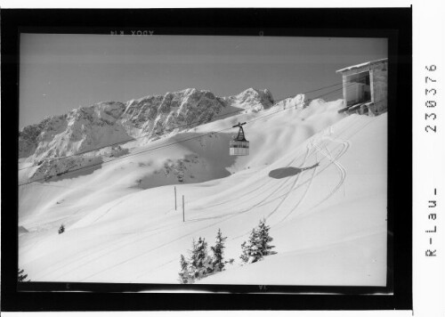 [Bergstation der Hahnenkammbahn bei Reutte im Ausserfern mit Gaichtspitze / Tirol]
