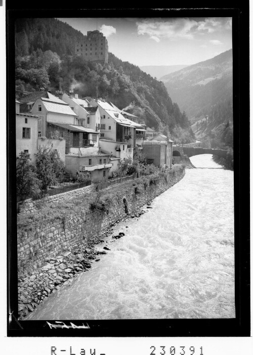 [Blick zum Schloss Landeck / Tirol]