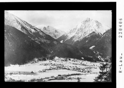 [Vils im Ausserfern gegen Sebenspitze und Roßberg / Tirol]