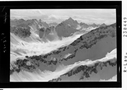 [Landsberger Hütte mit Blick zum Hochvogel / Ausserfern / Tirol]