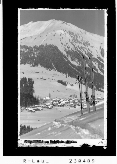 Holzgau in Tirol mit Jöchlspitze 2226 m : [Holzgau im Lechtal gegen Rothornspitze und Jöchlspitze / Ausserfern]