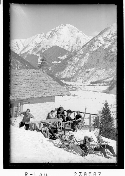 [Skilift - Bergstation bei Holzgau im Lechtal gegen Ruitelspitzen und Widebnerspitze / Ausserfern / Tirol]