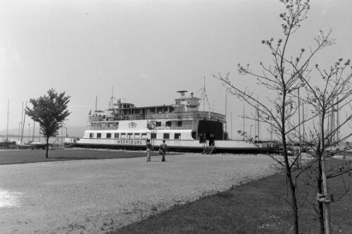 MS Meersburg bei Hard vor Anker