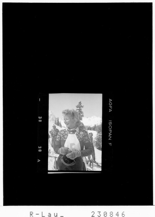 [Frau Buchner-Fischer vom Skiclub Garmisch-Partenkirchen beim Mahdlochrennen 1948 in Lech am Arlberg]