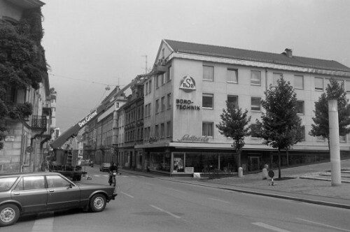 Arbeiten des  Grünen Micheluzzi  am Sautterhaus