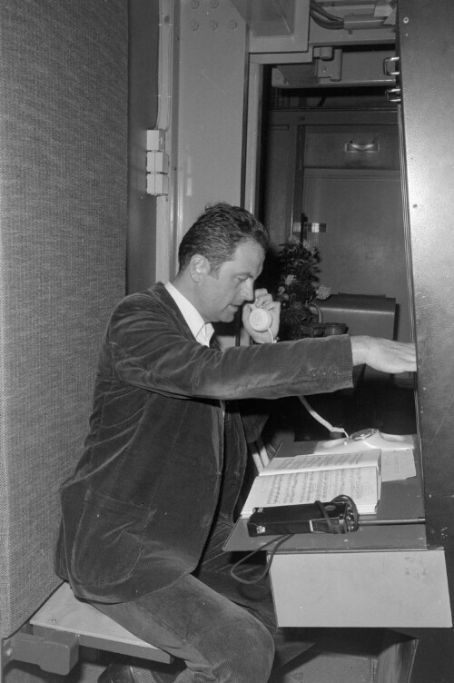 Ensemble von  Kiss Me, Kate  in der Garderobe