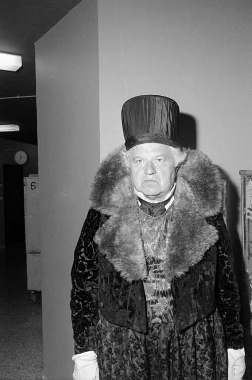 Erich Aberle in der Garderobe