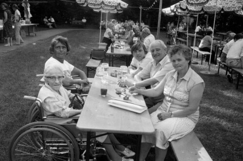 Freiluftveranstaltung des Seniorenheims Tschermakgarten