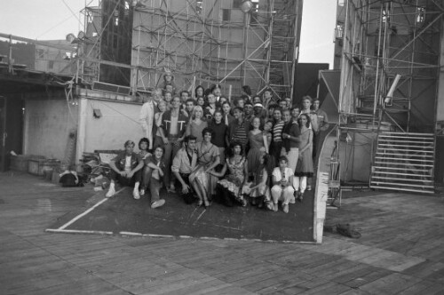 Gruppenfoto der Besetzung von  West Side Story 