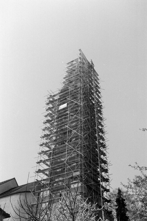 Kirchturm des Klosters Mehrerau aus verschiedenen Blickwinkeln