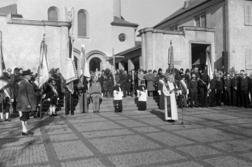 Kranzniederlegung vor der Pfarrkirche Mariahilf