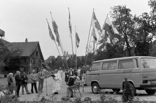 Messe vor dem Blindenheim Ingrüne in Schwarzach anlässlich der Einweihung eines neuen Blindenbuses