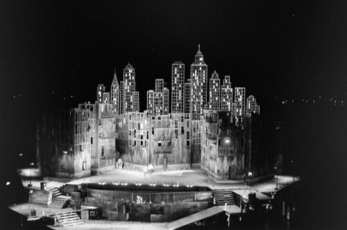 Seebühne mit Bühnenbild für  West Side Story 