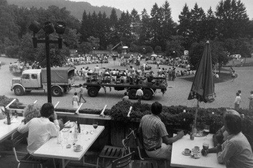 Umzug vor dem Festspielhaus