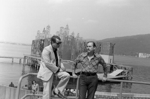 zwei Herren vor der Seebühne