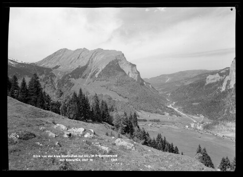 Blick von der Alpe Godlachen auf Au, im Bregenzerwald mit Kanisfluh 2047 m