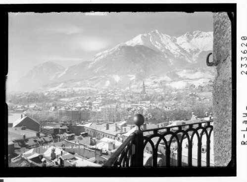 Innsbruck mit Nordkette, Tirol : [Blick vom Stadtturm in der Altstadt von Innsbruck gegen Hötting und Nordkette]