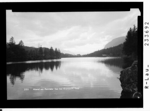 Abend am Reintaler See bei Kramsach, Tirol : [Reintalersee am Abend gegen Tuxer Alpen]