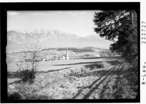 Rinn 920 m mit Nordkette, Tirol : [Rinn gegen Bettelwurf und Hochnisslspitze]