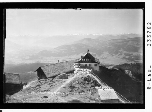 Gruttenhütte 1620 m gegen Tauerngebirge, Tirol : [Gruttenhütte gegen Kitzbüheler Alpen, Hohe Tauern und Zillertaler Alpen]