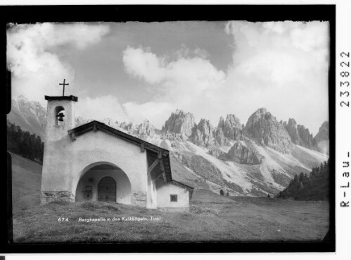 Bergkapelle in den Kalkkögeln, Tirol : [Bergkapelle auf der Kemater Alm gegen Kalkkögel]