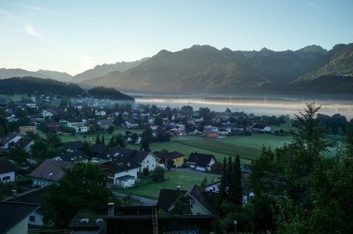 Satteins im herbstlichen Nebel