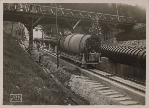 Transport des letzten Rohres zum Kr XI