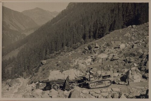 Tanktransport auf dem Weg Partenen- Vermunt