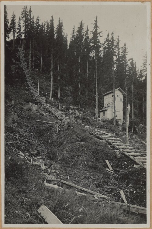 Rohrleitung, Hilfsaufzug, Krümmer 11, Kopfstation mit Transformerstation