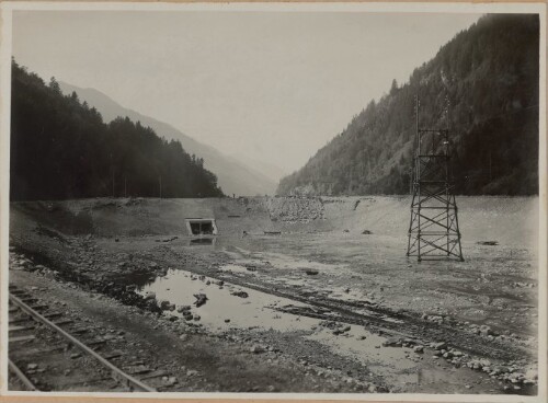 Ausgleichsbecken mit Auslaufbauwerk