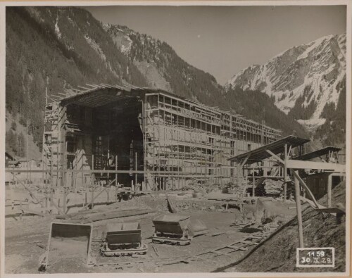 Maschienenhalle nach der Ausführung des Mauerwerkes