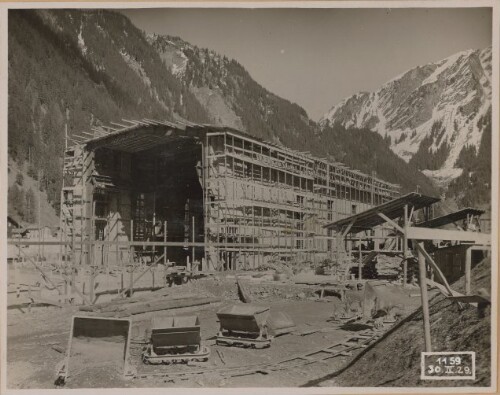 Maschienenhalle nach der Ausführung des Mauerwerkes