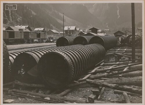 Einsturz eines Druckrohrlagers in Partenen, Rohre auf dem eingestürzten Lager von links nach rechts, Pos. 144,134,133