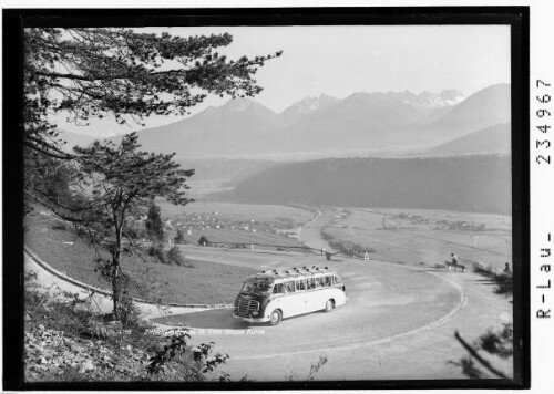 Zirlerbergstrasse in Tirol / Grosse Kurve : [Zirlerbergstrasse mit Blick auf Zirl gegen die Kalkkögel]