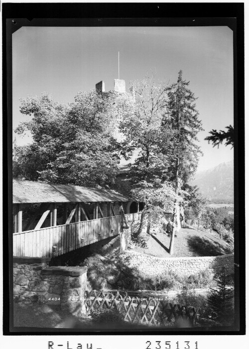 Burg Klamm mit Brücke am Mieminger Plateau / Tirol